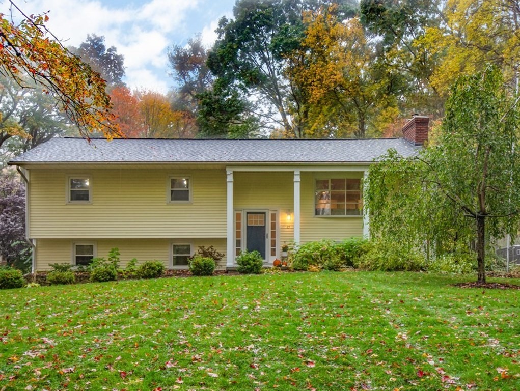 25 Colonial Road Sutton, MA 01590 - Photo 1 of 30