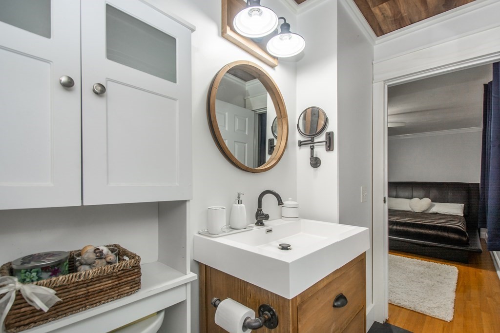 25 Colonial Road Sutton, MA 01590 - Photo 15 of 30