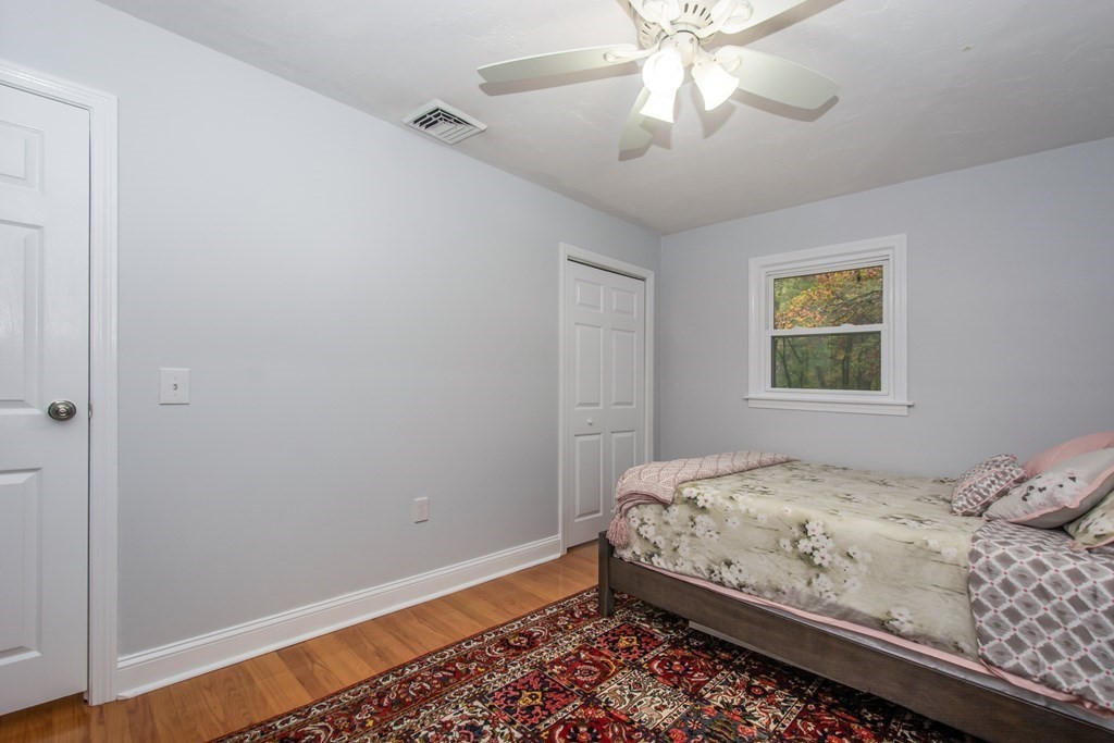 25 Colonial Road Sutton, MA 01590 - Photo 20 of 30