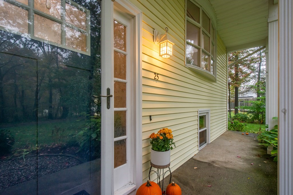 25 Colonial Road Sutton, MA 01590 - Photo 2 of 30