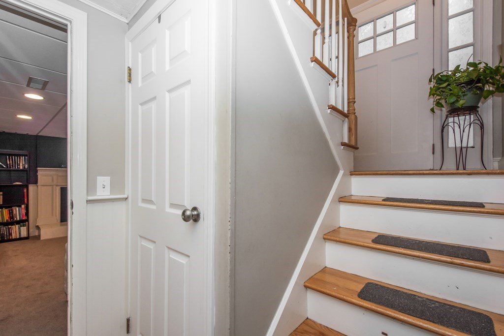 25 Colonial Road Sutton, MA 01590 - Photo 22 of 30