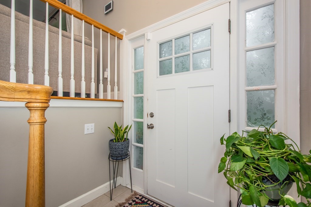 25 Colonial Road Sutton, MA 01590 - Photo 3 of 30