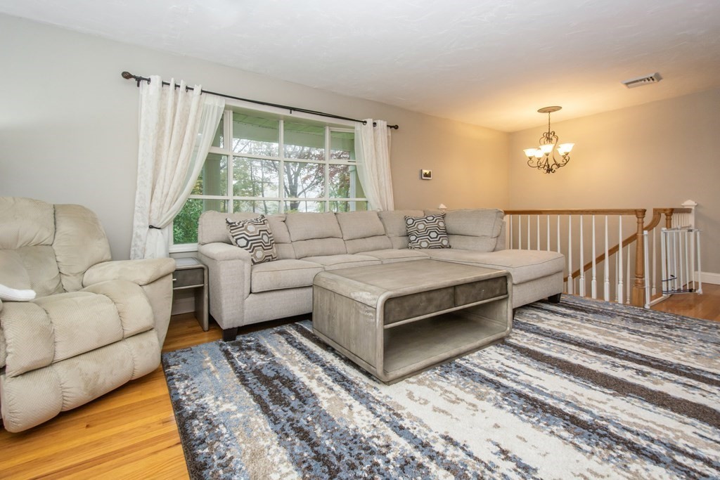 25 Colonial Road Sutton, MA 01590 - Photo 4 of 30