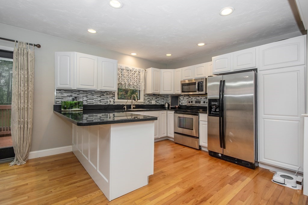 25 Colonial Road Sutton, MA 01590 - Photo 8 of 30