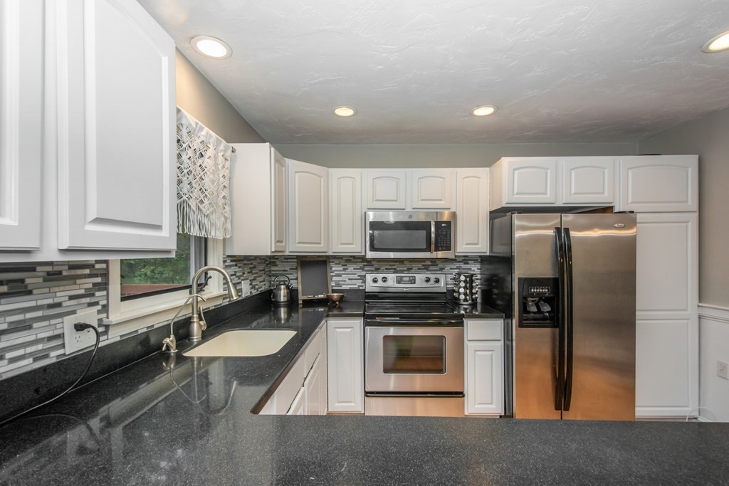 25 Colonial Road Sutton, MA 01590 - Photo 9 of 30