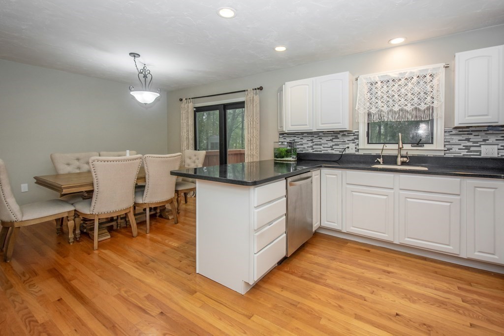 25 Colonial Road Sutton, MA 01590 - Photo 10 of 30