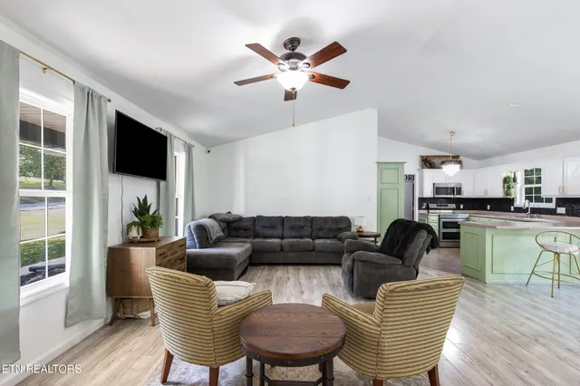 $350,000 | 582 Chance Private Drive, Oneida, TN 37841