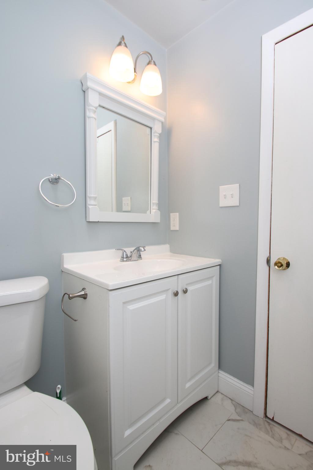 2734 West Country Club Road Philadelphia, PA 19131 - Photo 24 of 30 Hall Bath