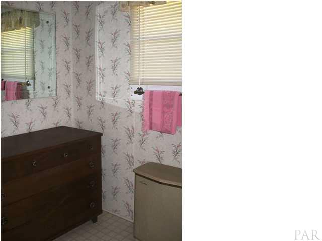 5047 East Lake Road Milton, FL 32583 - Photo 11 of 25 Gallery Image 11