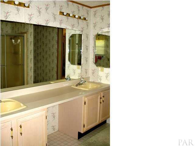 5047 East Lake Road Milton, FL 32583 - Photo 12 of 25 Gallery Image 12