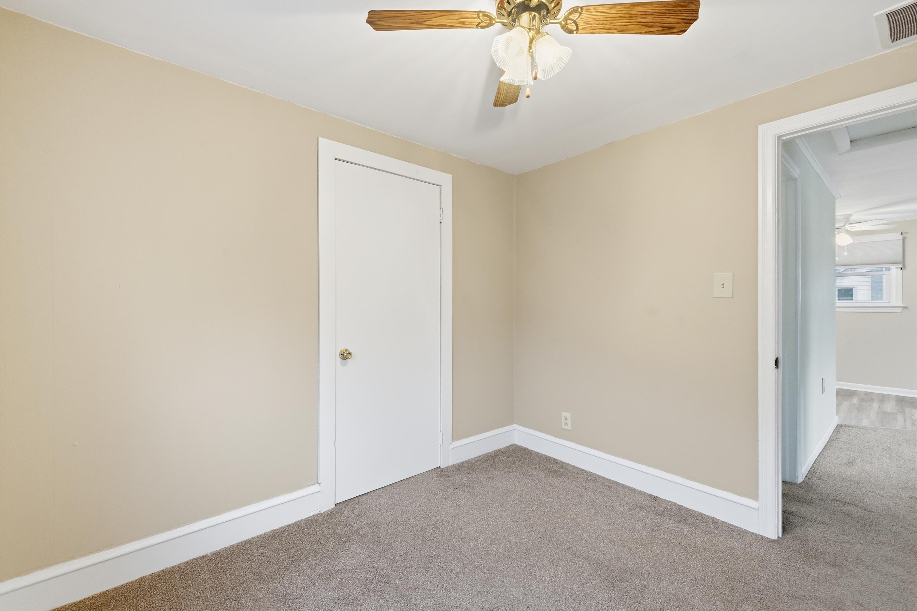 16 East Drumbed Road Villas, NJ 08251 - Photo 24 of 28 an empty room with a window