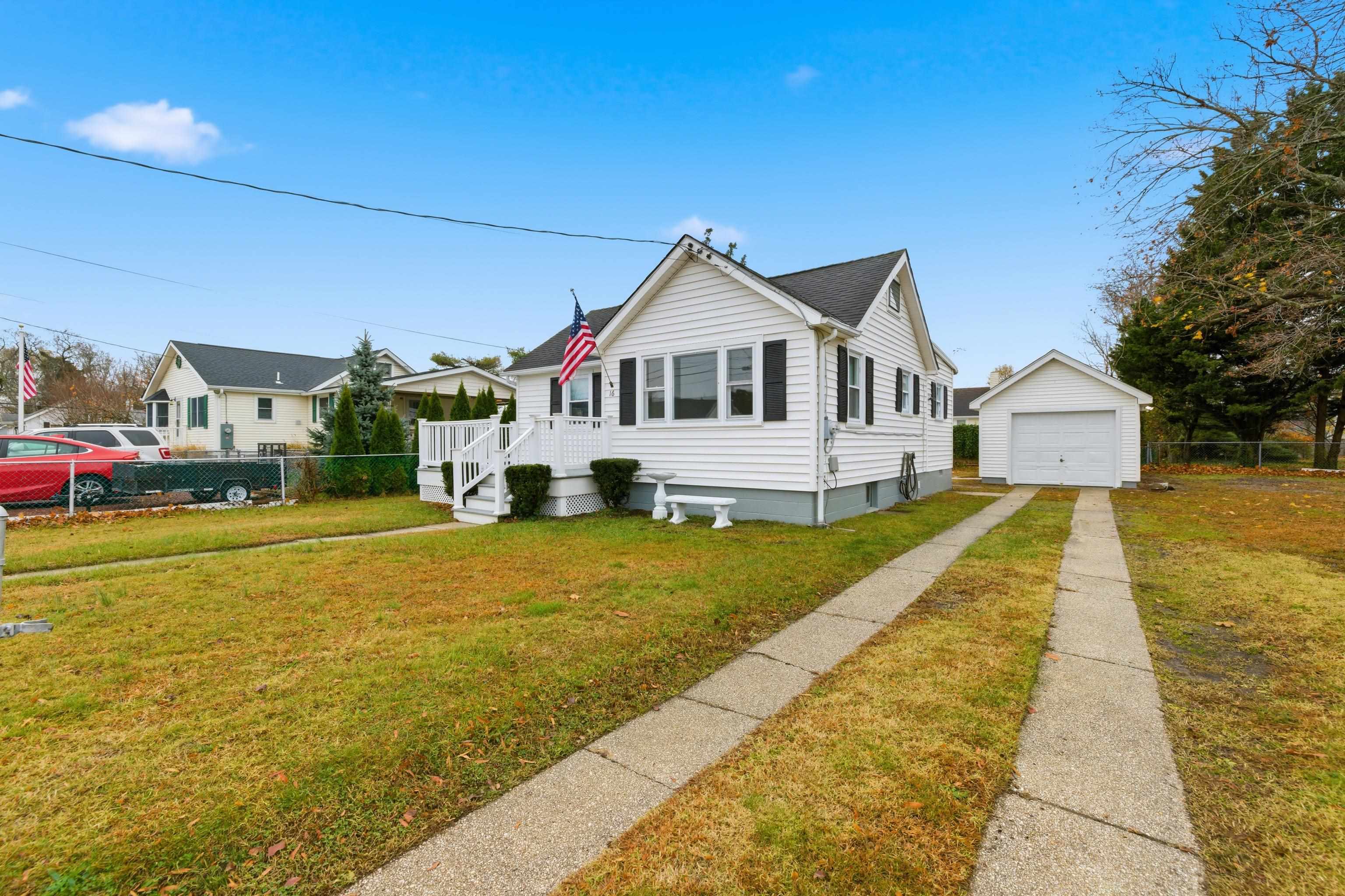 16 East Drumbed Road Villas, NJ 08251 - Photo 8 of 28 a front view of a house with swimming pool