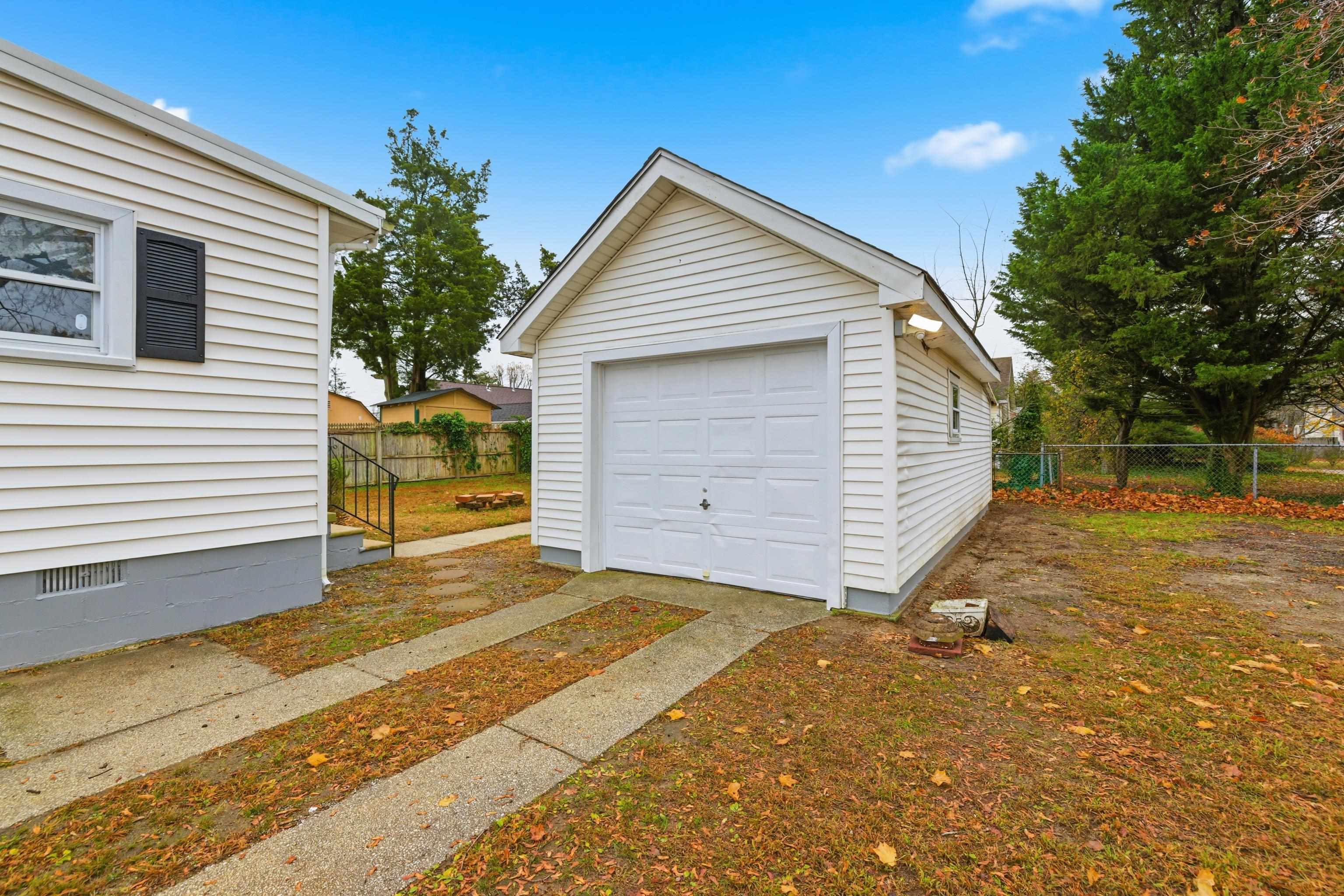 16 East Drumbed Road Villas, NJ 08251 - Photo 9 of 28 a view of backyard of house