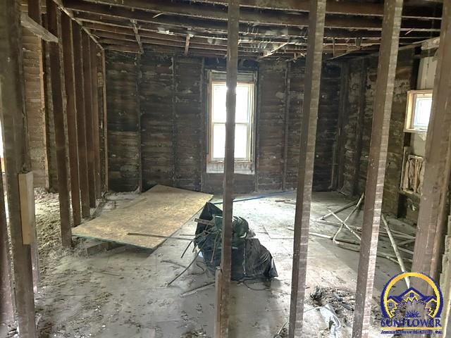522 Southeast California Avenue Topeka, KS 66607 - Photo 6 of 10