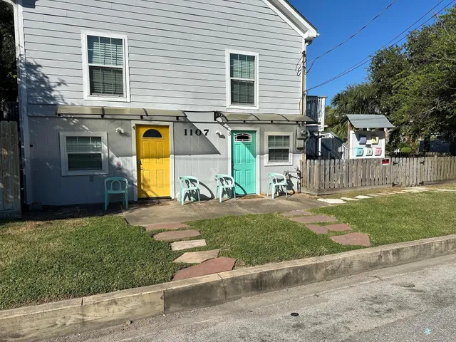 $750 | 1107 13th Street, Unit 5, Galveston, TX 77550