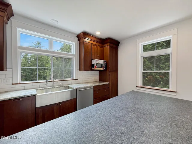 $679,000 | 177 Greene Road, Greenfield, NY 12833