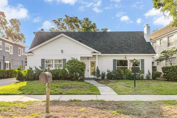 $870,000 | 216 South Shore Crest Drive, Tampa, FL 33609