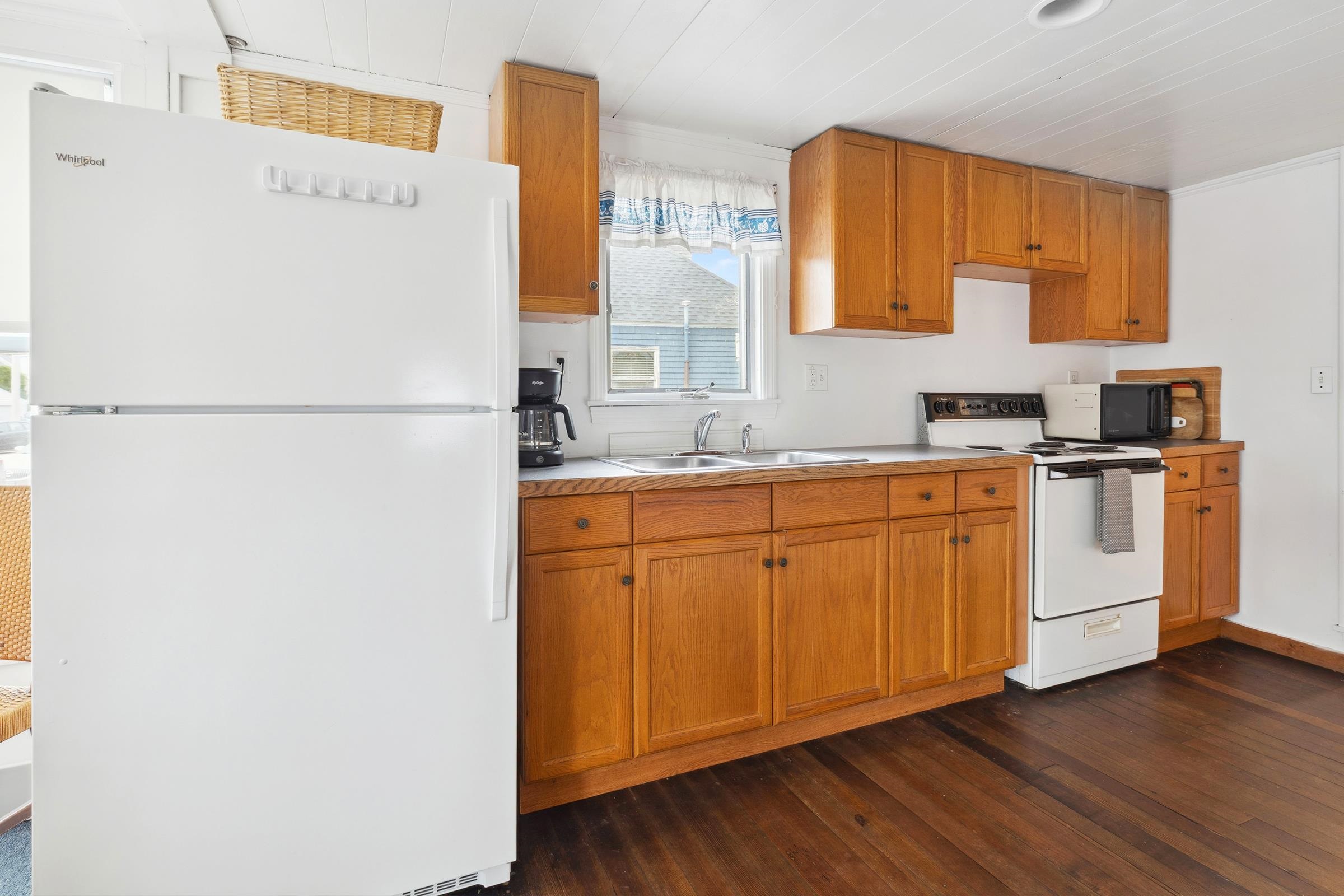 13 Ocean Boulevard Hampton, NH 03842 - Photo 12 of 35