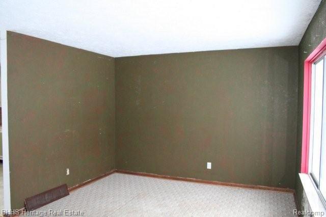 4690 West Bruff Road Fowlerville, MI 48836 - Photo 8 of 16 Living Room