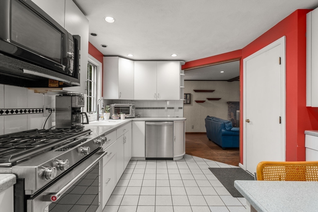 11 Bacon Road Framingham, MA 01701 - Photo 11 of 30