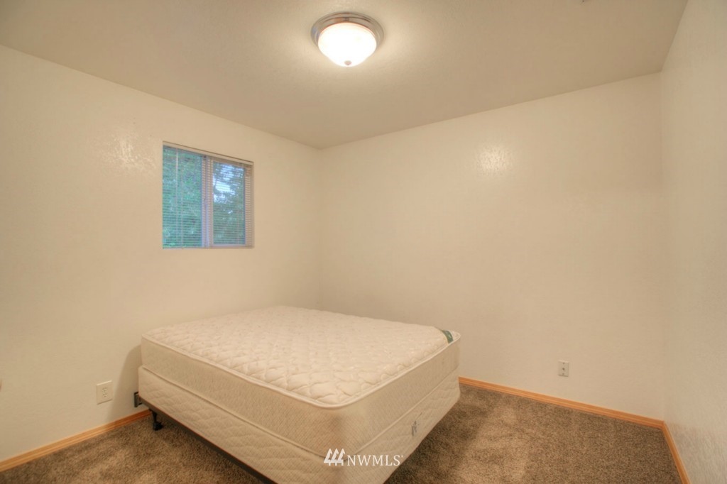 18228 Southeast 136th Street Renton, WA 98059 - Photo 11 of 19 Gallery Image 11