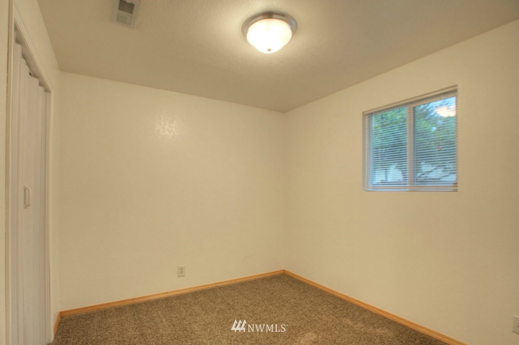 18228 Southeast 136th Street Renton, WA 98059 - Photo 12 of 19 Gallery Image 12