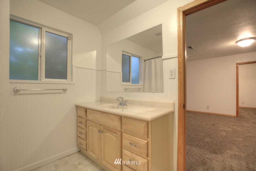 18228 Southeast 136th Street Renton, WA 98059 - Photo 13 of 19 Gallery Image 13