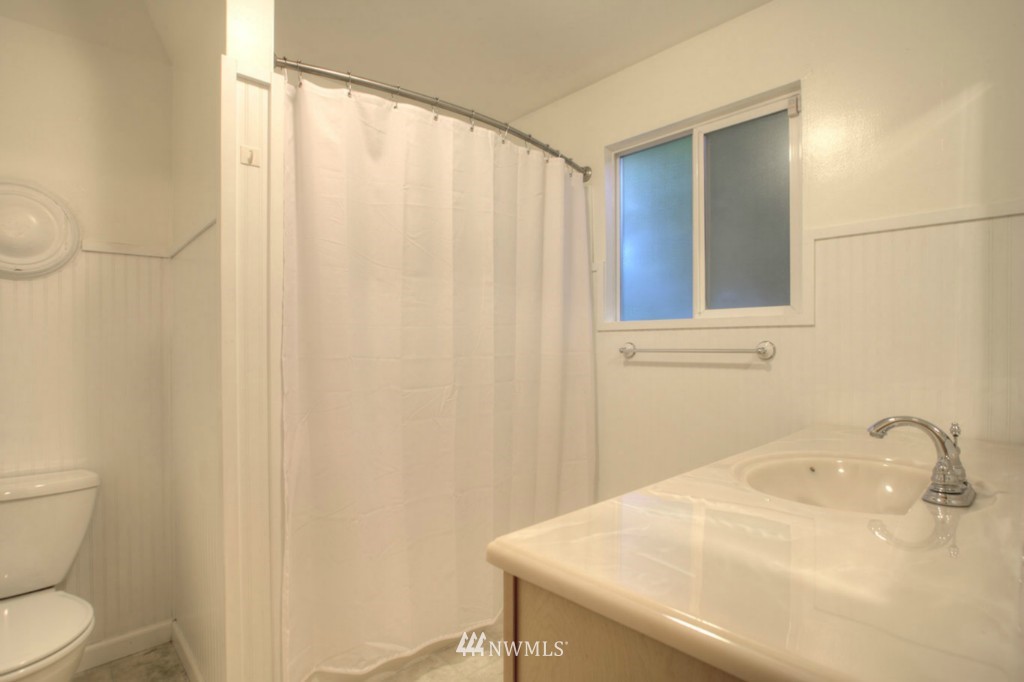 18228 Southeast 136th Street Renton, WA 98059 - Photo 14 of 19 Gallery Image 14