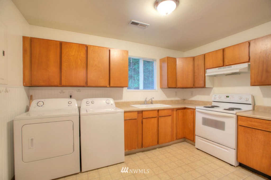 18228 Southeast 136th Street Renton, WA 98059 - Photo 9 of 19 Gallery Image 9