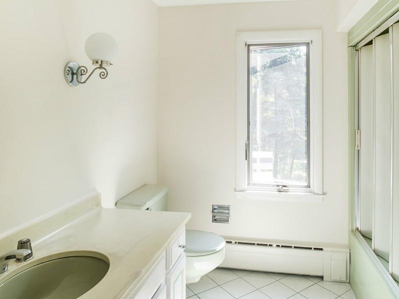 126 Stroudwater Road Portland, ME 04102 - Photo 17 of 24 Bathroom.