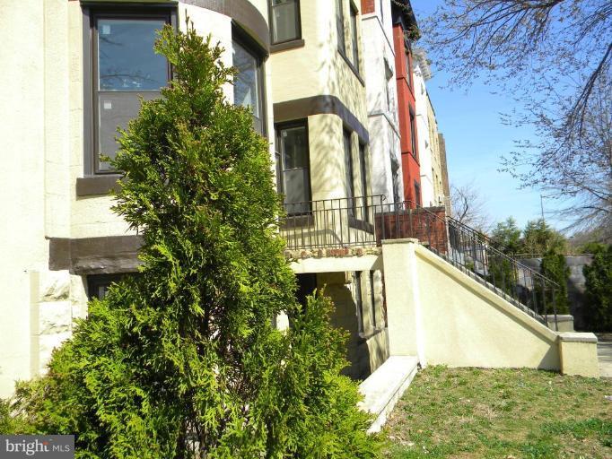 1033 Park Road Northwest Washington, DC 20010 - Photo 3 of 5 Exterior #3