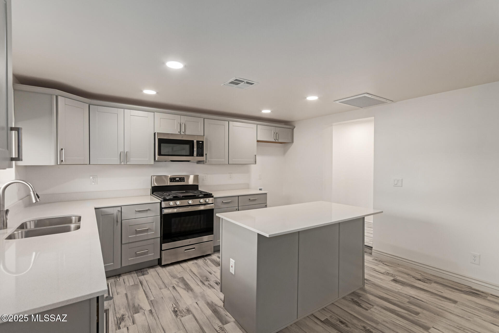 2731 West Mossman Road Tucson, AZ 85746 - Photo 8 of 30 Gallery Image 8