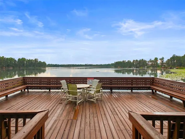 a small pool in the middle of a lake