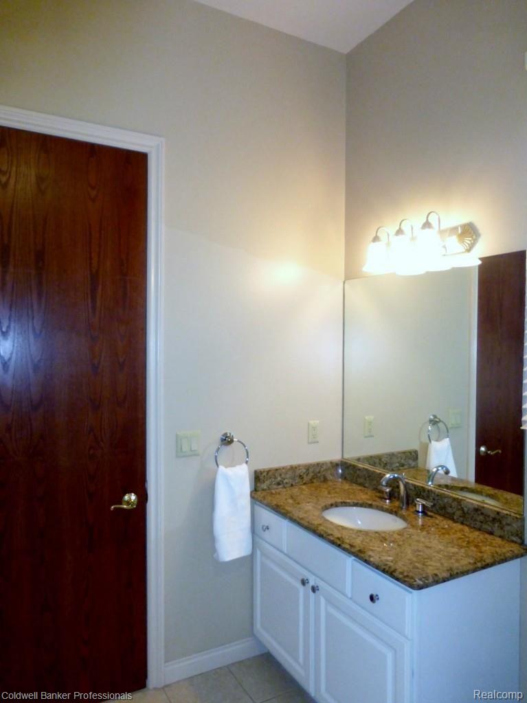 6928 Oakhurst Ridge Road Clarkston, MI 48348 - Photo 8 of 42 7.JPG