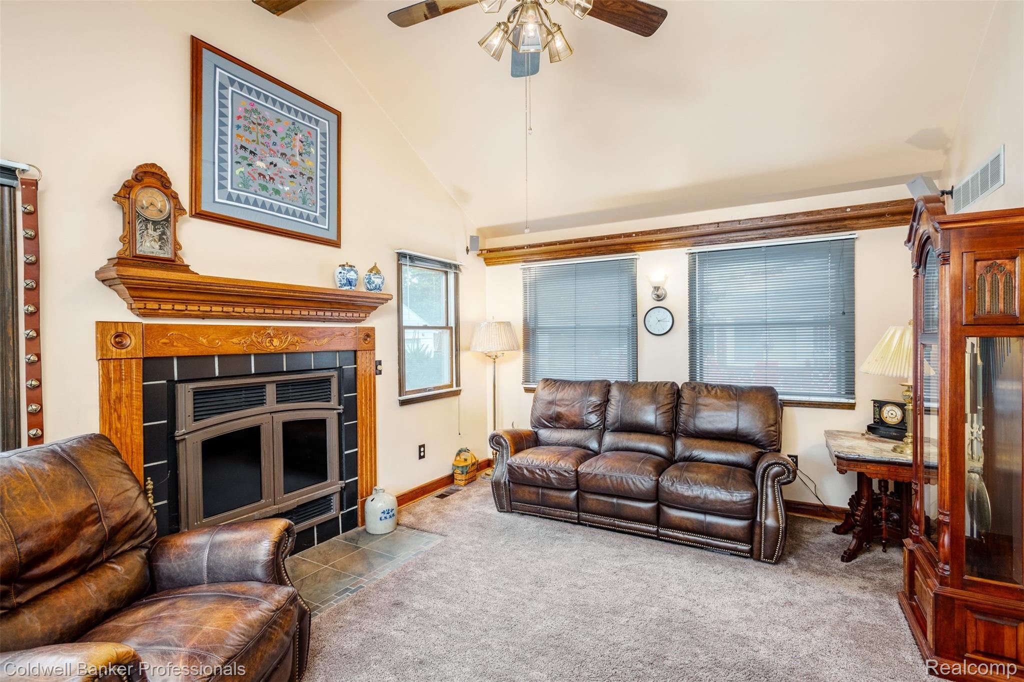 15074 Charles R Avenue Eastpointe, MI 48021 - Photo 24 of 55 15074 Charles R S034.jpg