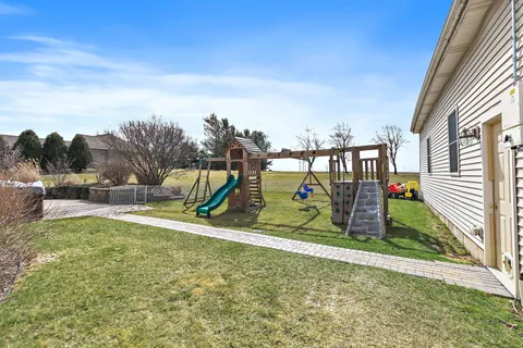 17423 Cobblestone Bend, Marengo, IL 60152