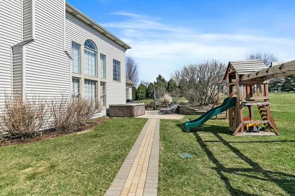 $750,000 | 17423 Cobblestone Bend, Marengo, IL 60152