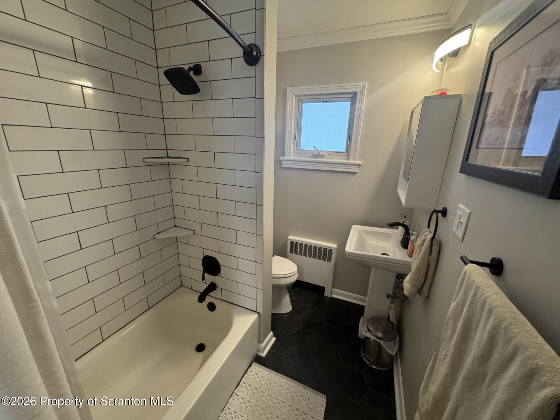2220 Capouse Avenue Scranton, PA 18509 - Photo 9 of 18 a bathroom with a bathtub and toilet
