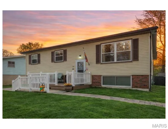 $253,000 | 702 St Anthony Drive, Godfrey, IL 62035