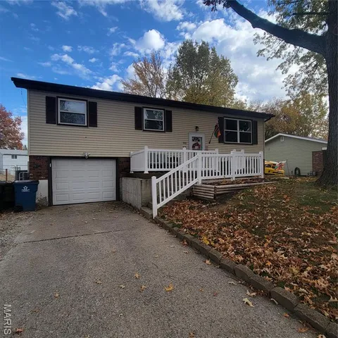 $259,900 | 702 St Anthony Drive, Godfrey, IL 62035