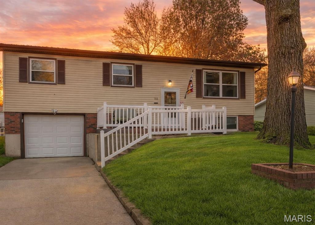 702 St Anthony Drive Godfrey, IL 62035 - Photo 2 of 31