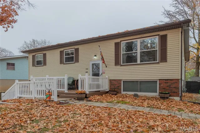 $252,400 | 702 St Anthony Drive, Godfrey, IL 62035