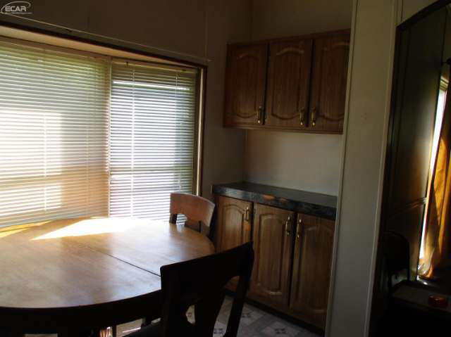 11398 Silver Lake Road Byron, MI 48418 - Photo 5 of 24 21219965-4.JPG
