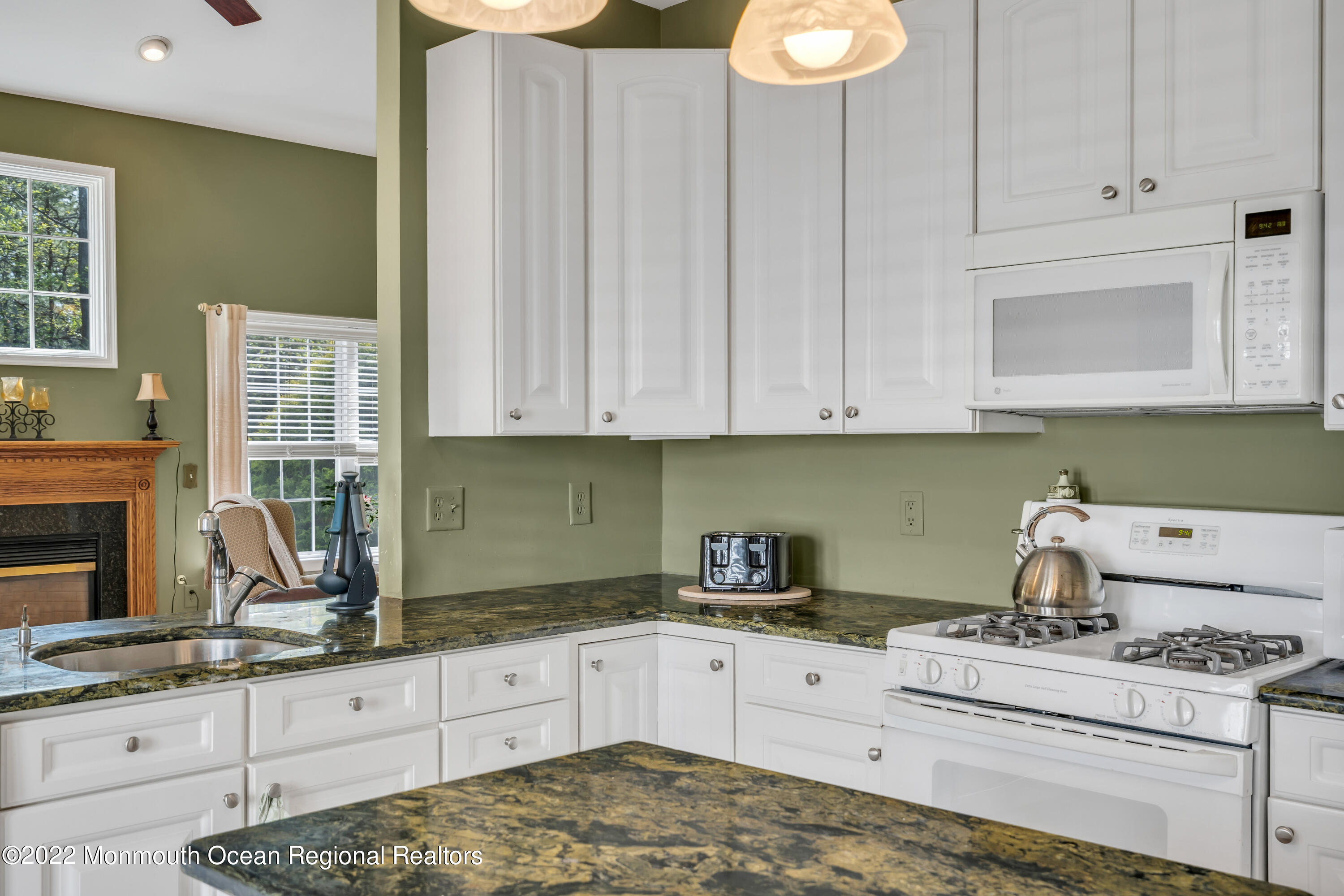 53 Strathmere Street Waretown, NJ 08758 - Photo 19 of 39 GRANITE COUNTERS