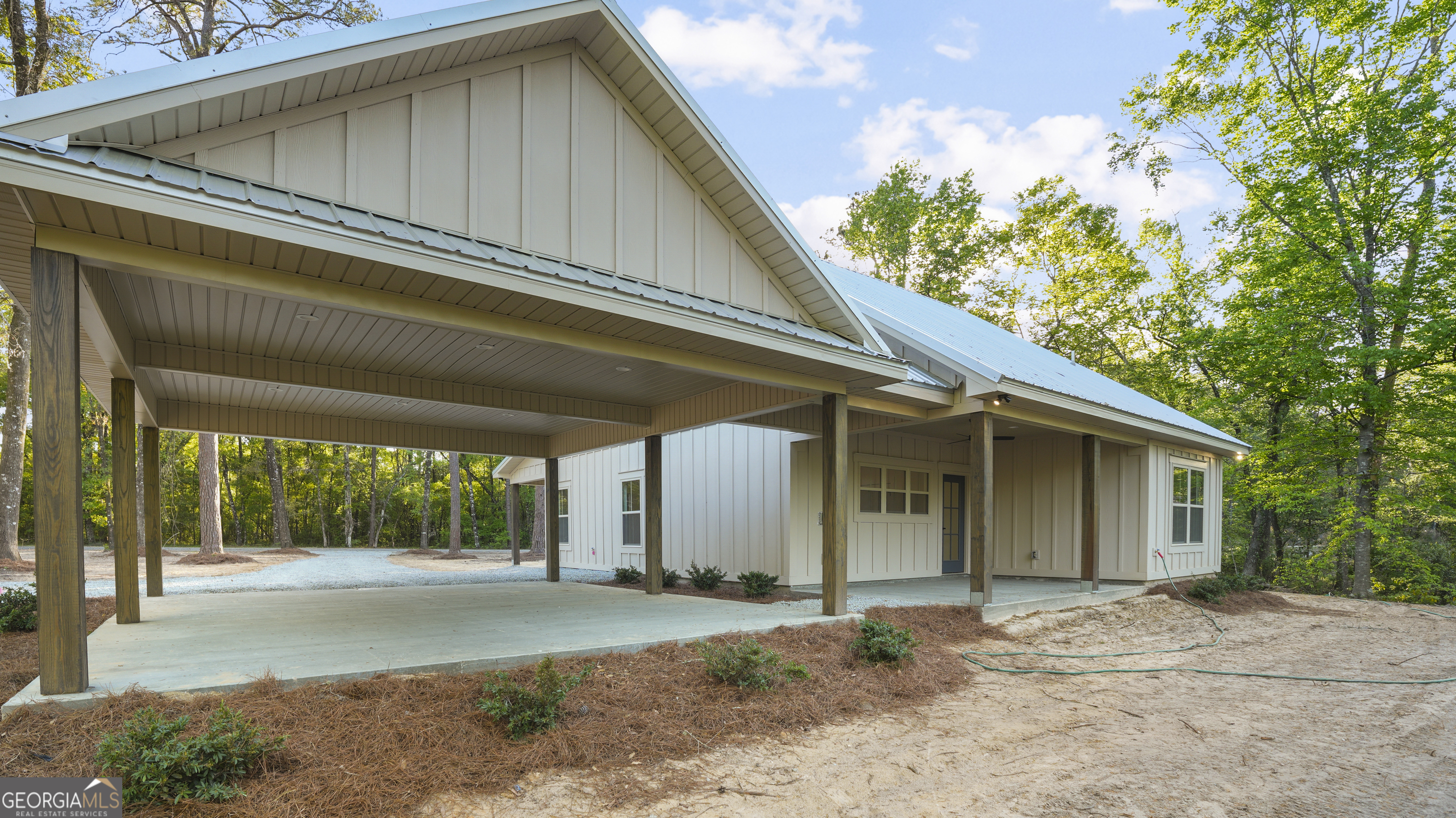 150 Lakeview Drive Jesup, GA 31545 - Photo 12 of 34 a house with a outdoor space