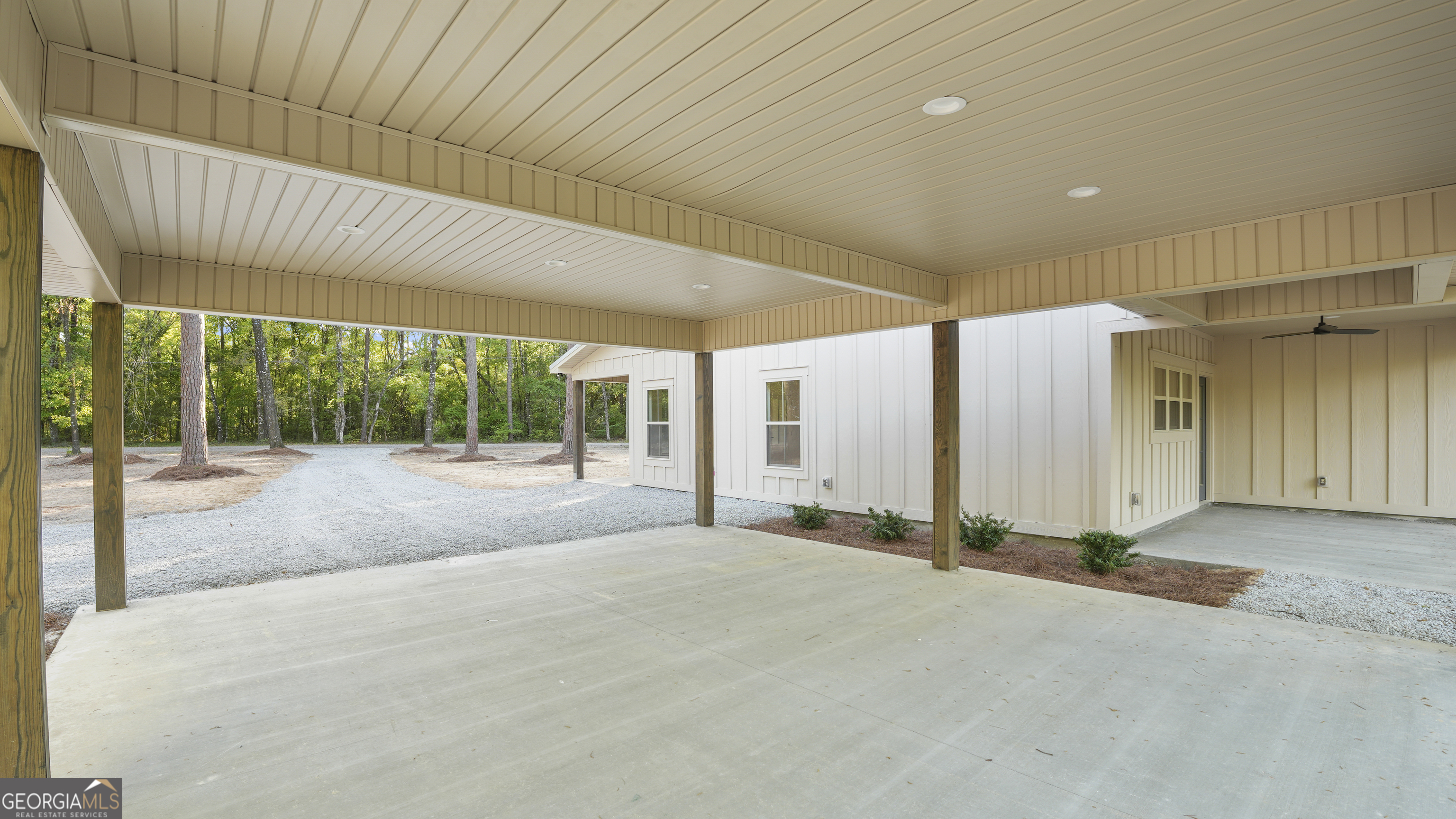 150 Lakeview Drive Jesup, GA 31545 - Photo 15 of 34 a view of a porch