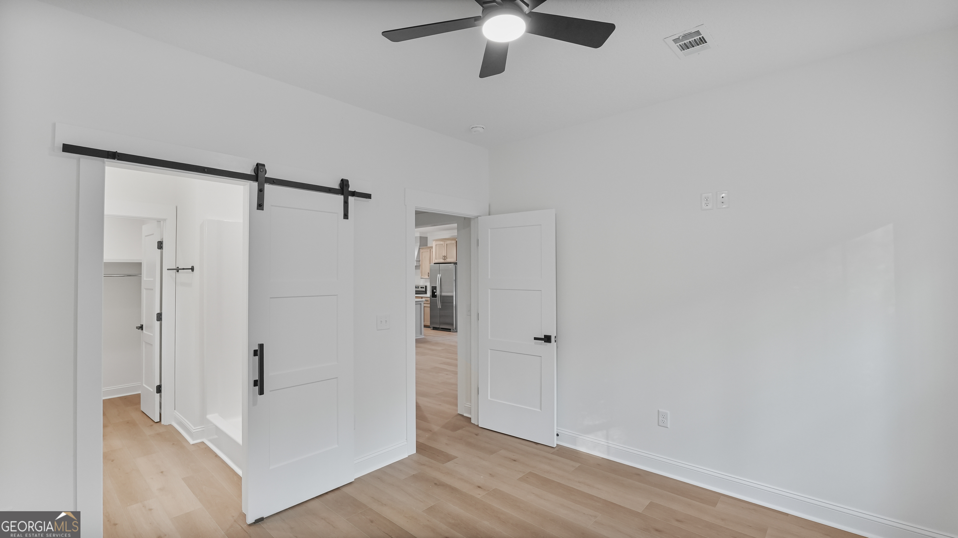 150 Lakeview Drive Jesup, GA 31545 - Photo 21 of 34 a view of a interior in the house