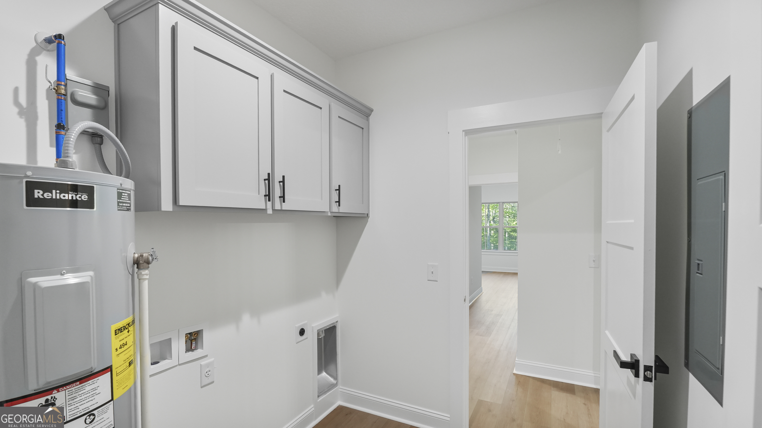 150 Lakeview Drive Jesup, GA 31545 - Photo 27 of 34 a view of a kitchen with furniture and a refrigerator