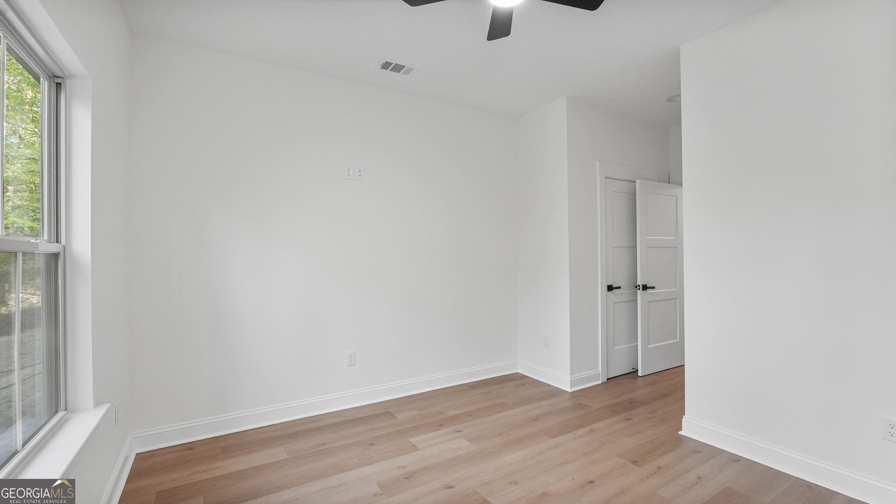 150 Lakeview Drive Jesup, GA 31545 - Photo 32 of 34 a view of small space with wooden floor