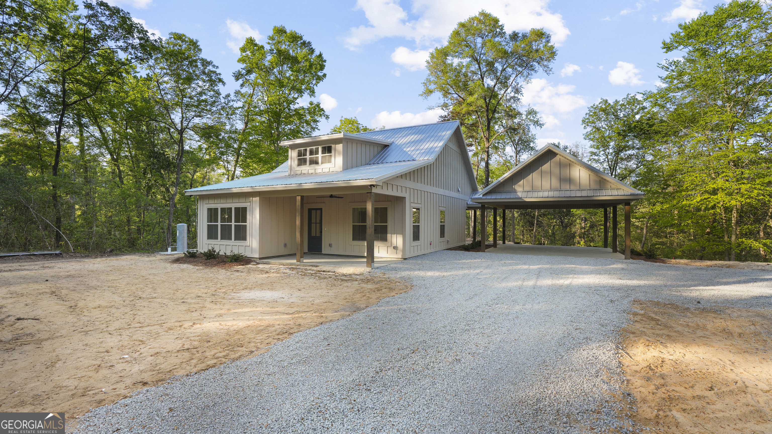 150 Lakeview Drive Jesup, GA 31545 - Photo 8 of 34 a front view of a house with a garden